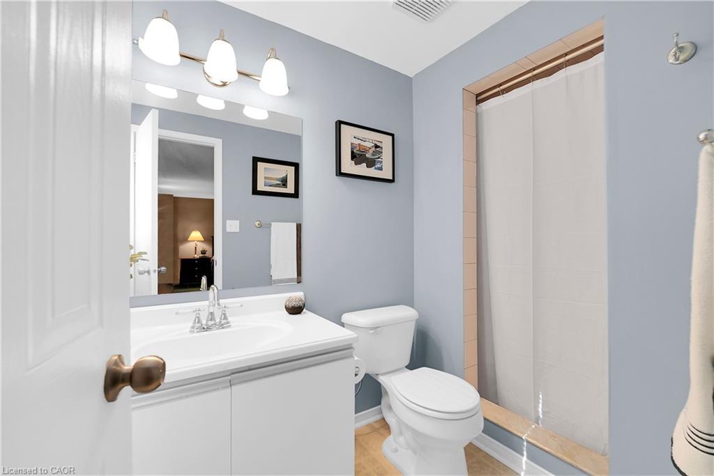 15 Hedgelawn Drive, Grimsby, ON - Indoor Photo Showing Bathroom