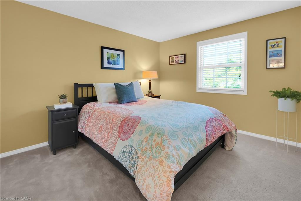 15 Hedgelawn Drive, Grimsby, ON - Indoor Photo Showing Bedroom