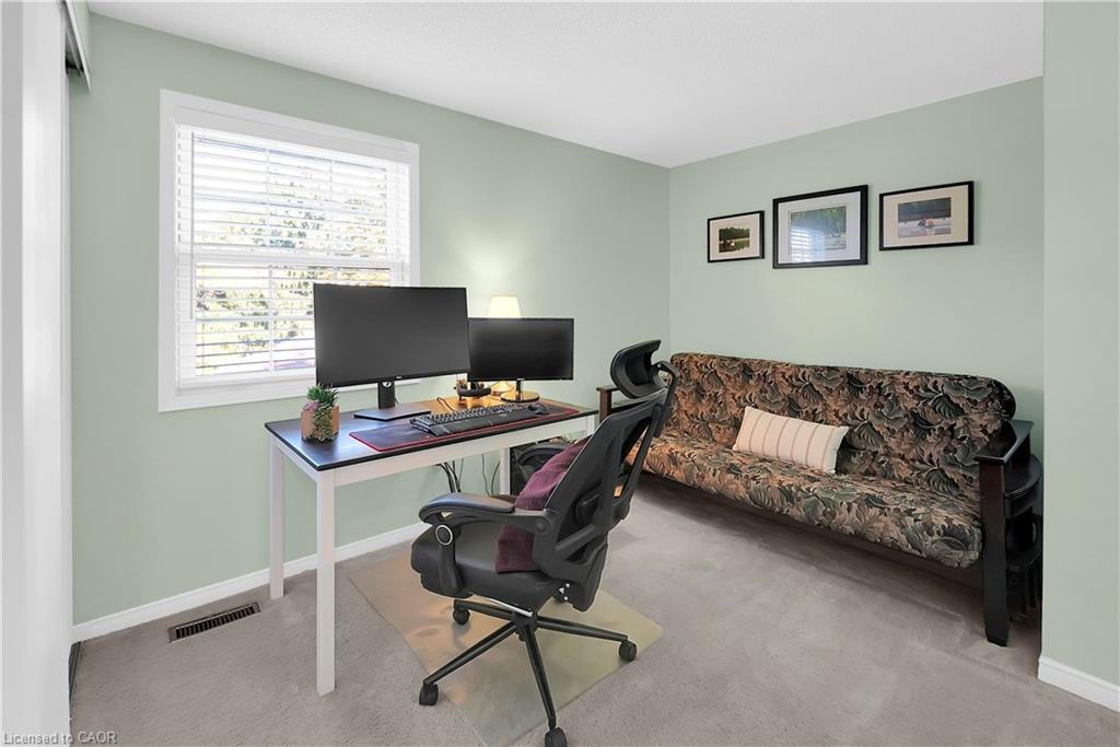 15 Hedgelawn Drive, Grimsby, ON - Indoor Photo Showing Office