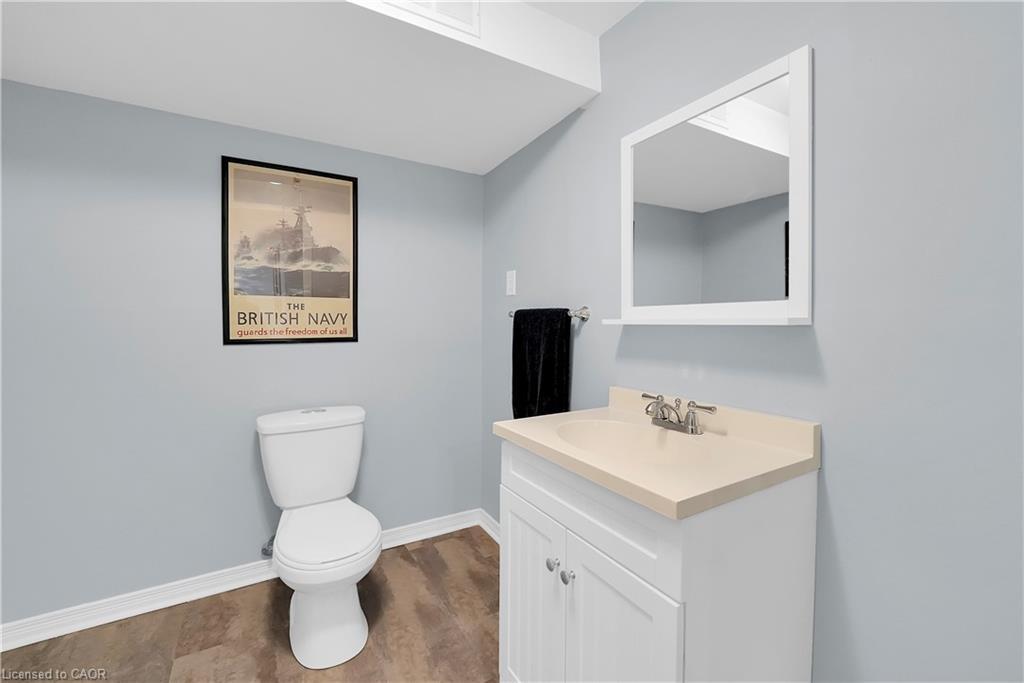 15 Hedgelawn Drive, Grimsby, ON - Indoor Photo Showing Bathroom