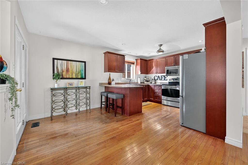 133 Eringate Drive, Stoney Creek, ON - Indoor Photo Showing Kitchen