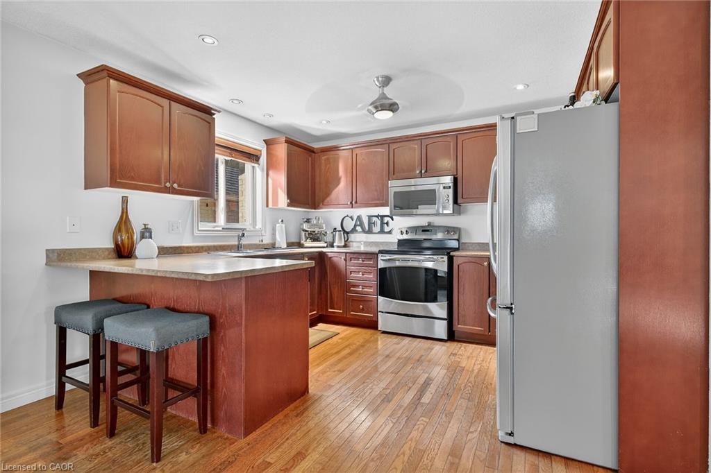133 Eringate Drive, Stoney Creek, ON - Indoor Photo Showing Kitchen