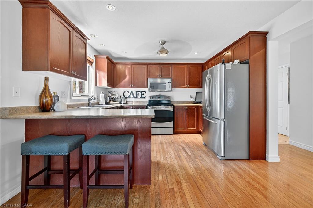 133 Eringate Drive, Stoney Creek, ON - Indoor Photo Showing Kitchen With Stainless Steel Kitchen