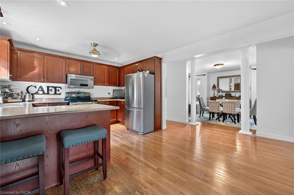 133 Eringate Drive, Stoney Creek, ON - Indoor Photo Showing Kitchen