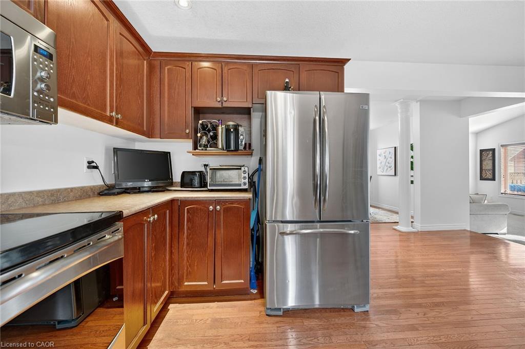 133 Eringate Drive, Stoney Creek, ON - Indoor Photo Showing Kitchen