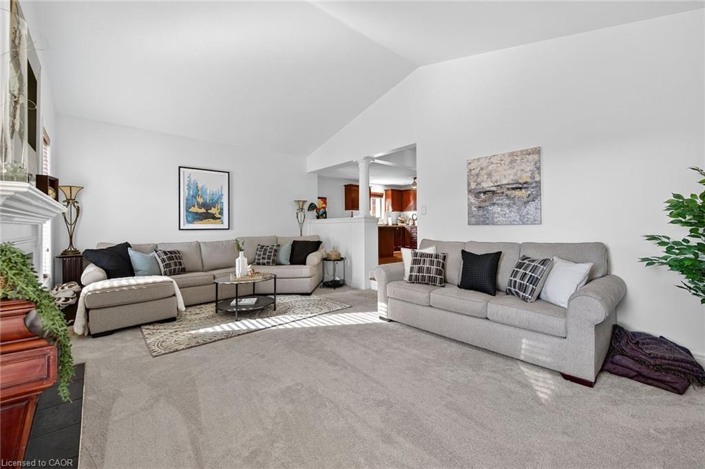 133 Eringate Drive, Stoney Creek, ON - Indoor Photo Showing Living Room