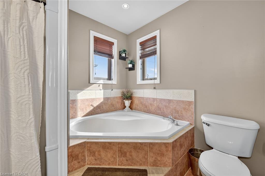 133 Eringate Drive, Stoney Creek, ON - Indoor Photo Showing Bathroom