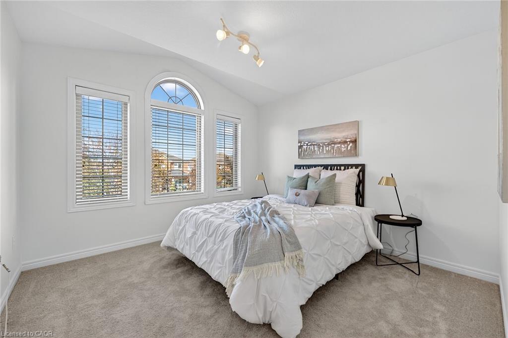 133 Eringate Drive, Stoney Creek, ON - Indoor Photo Showing Bedroom