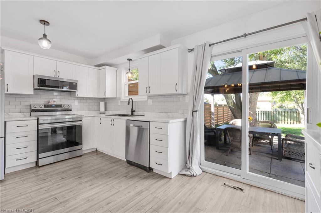 117 Graystone Crescent, Welland, ON - Indoor Photo Showing Kitchen