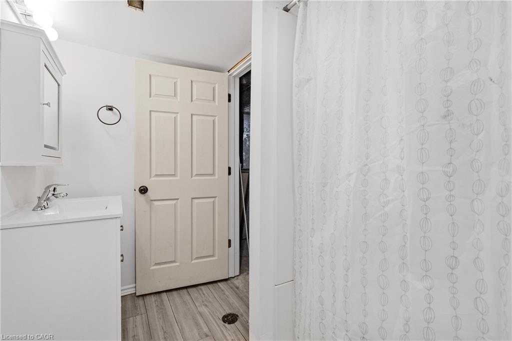 117 Graystone Crescent, Welland, ON - Indoor Photo Showing Laundry Room