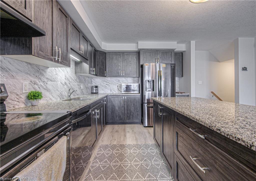 23 Valencia Avenue, Kitchener, ON - Indoor Photo Showing Kitchen With Stainless Steel Kitchen With Upgraded Kitchen