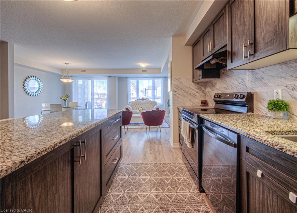 23 Valencia Avenue, Kitchener, ON - Indoor Photo Showing Kitchen With Upgraded Kitchen