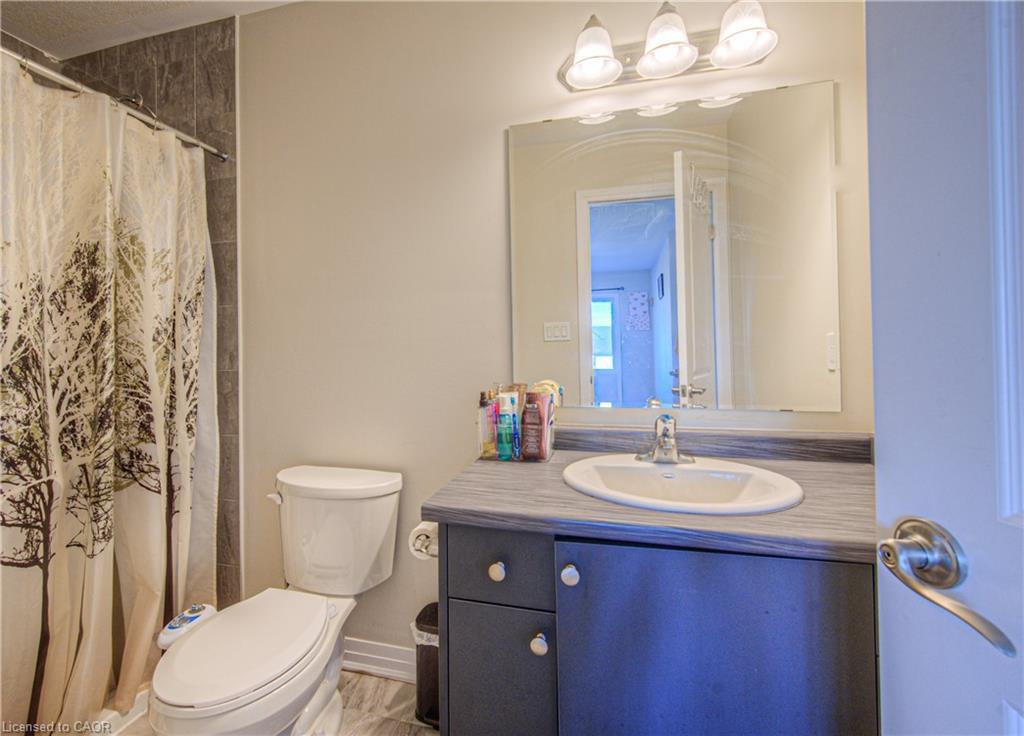 23 Valencia Avenue, Kitchener, ON - Indoor Photo Showing Bathroom