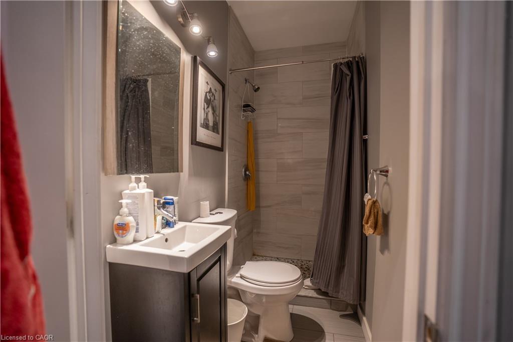 163 Emerald Street N, Hamilton, ON - Indoor Photo Showing Bathroom