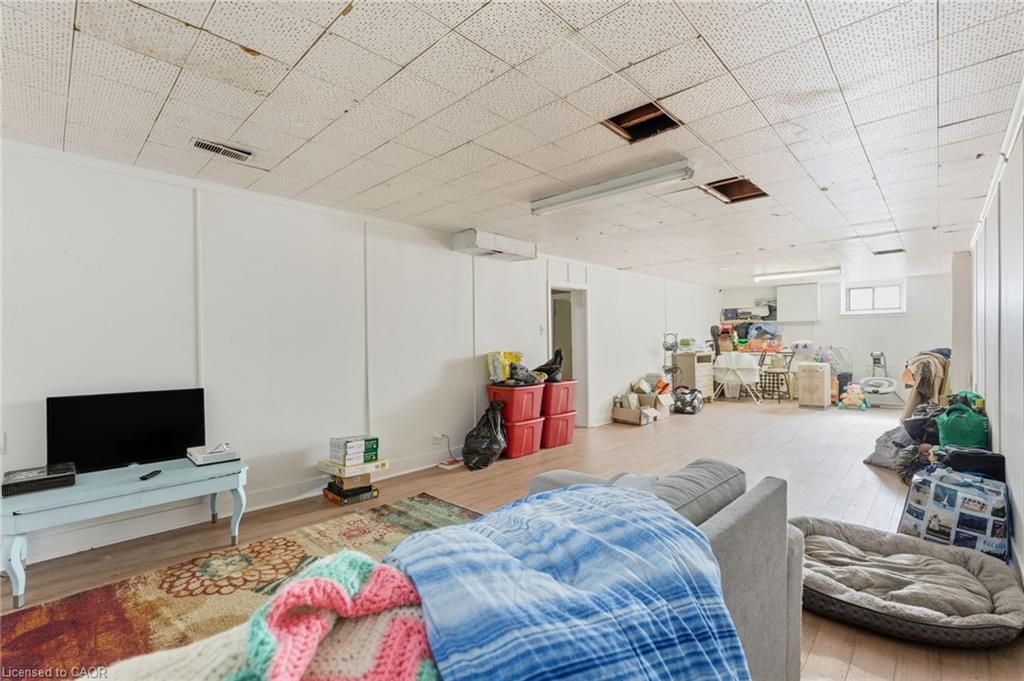 36 Woodelm Drive, St. Catharines, ON - Indoor Photo Showing Bedroom