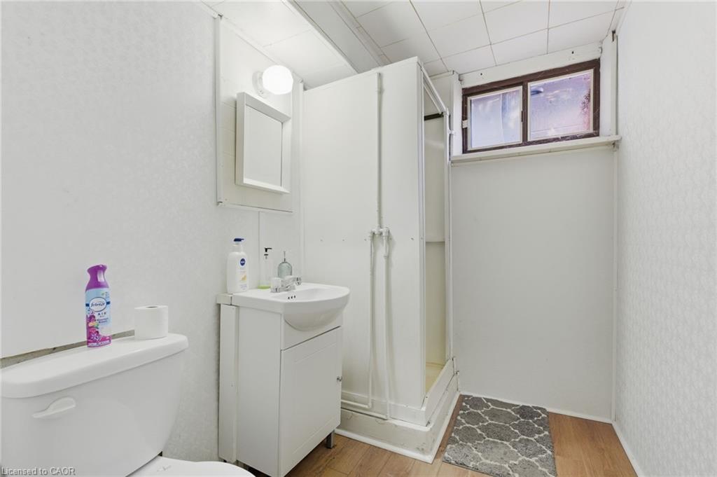 36 Woodelm Drive, St. Catharines, ON - Indoor Photo Showing Bathroom