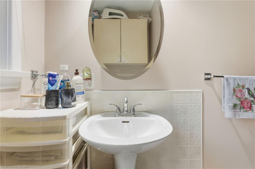 36 Woodelm Drive, St. Catharines, ON - Indoor Photo Showing Bathroom