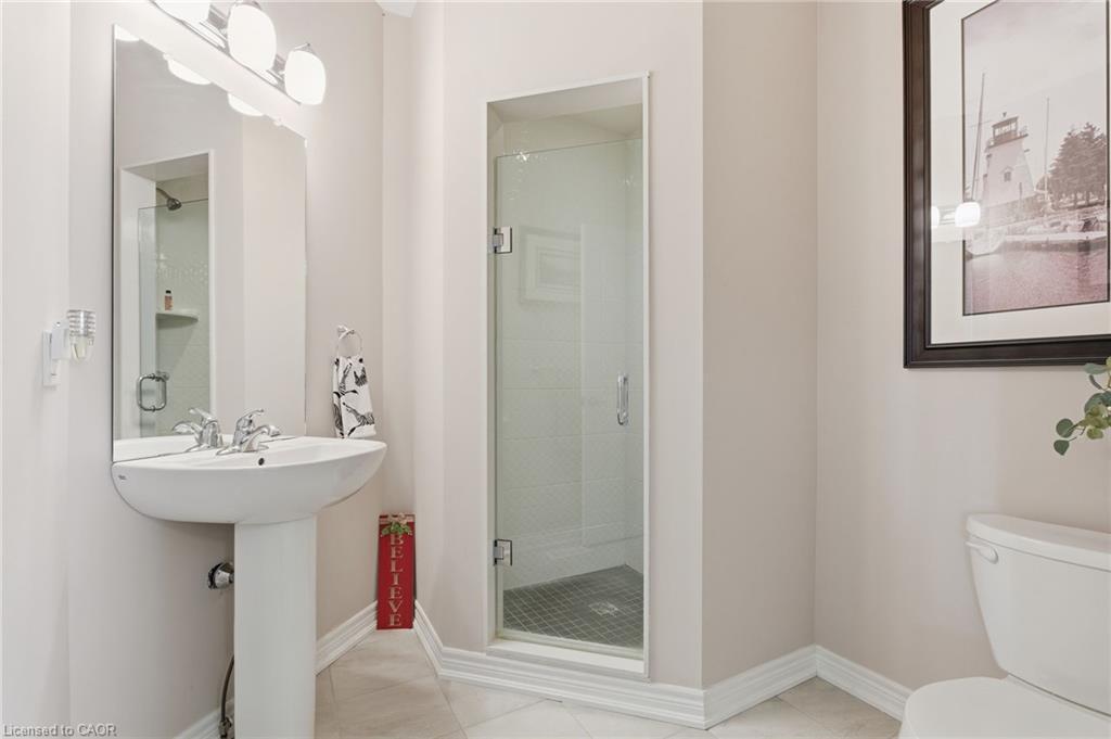 4 Ellis Avenue, St. Catharines, ON - Indoor Photo Showing Bathroom