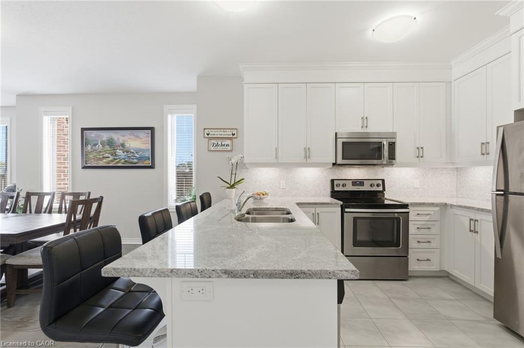 4 Ellis Avenue, St. Catharines, ON - Indoor Photo Showing Kitchen With Double Sink
