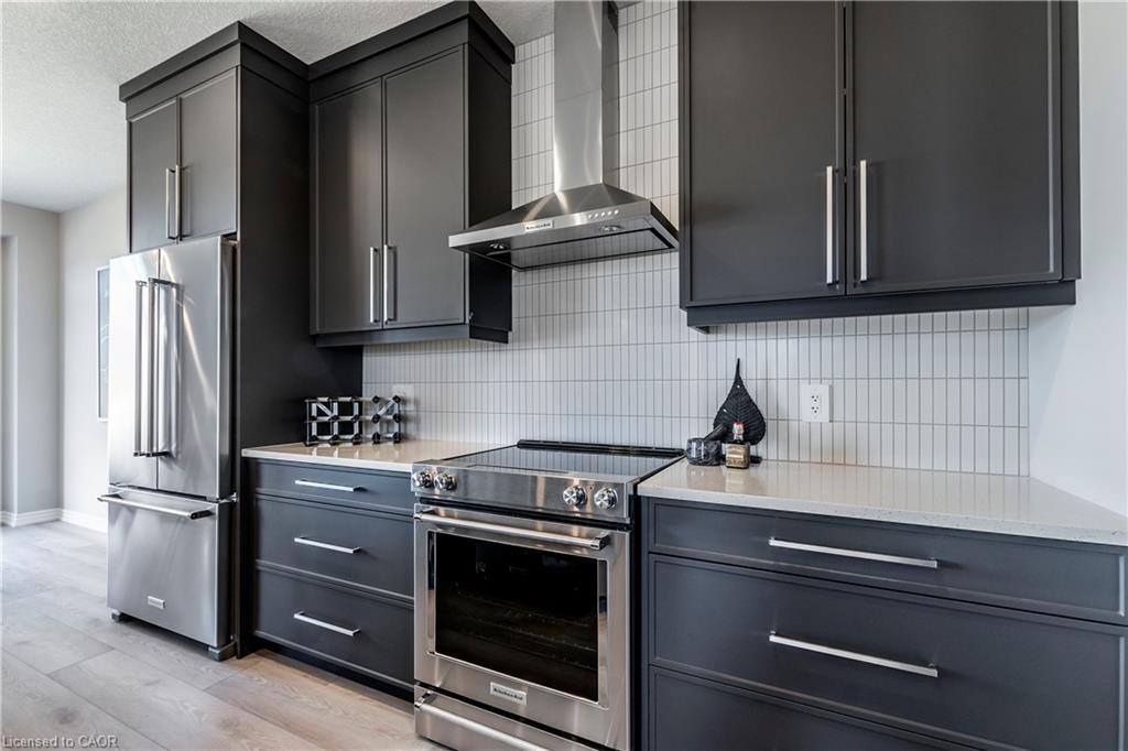119 Langridge Way, Cambridge, ON - Indoor Photo Showing Kitchen With Stainless Steel Kitchen With Upgraded Kitchen