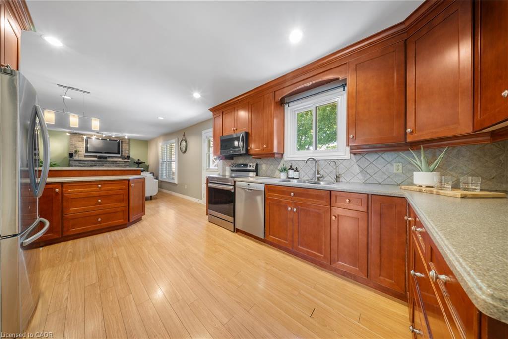 54 Pathfinder Crescent, Kitchener, ON - Indoor Photo Showing Kitchen