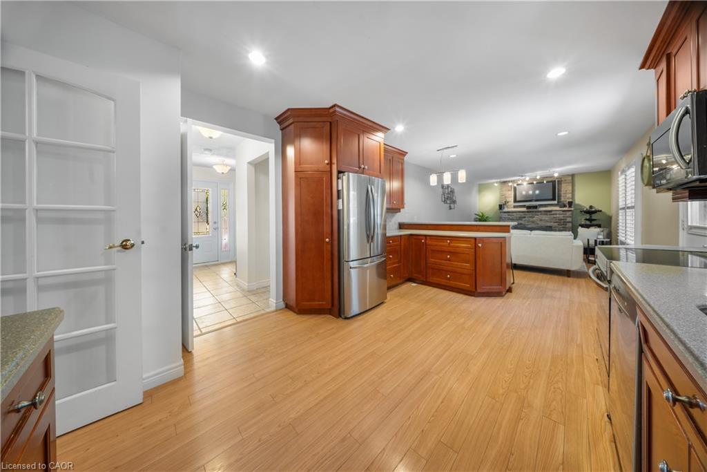 54 Pathfinder Crescent, Kitchener, ON - Indoor Photo Showing Kitchen