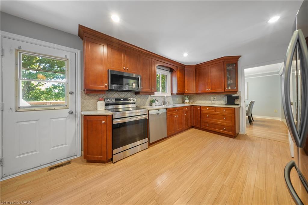 54 Pathfinder Crescent, Kitchener, ON - Indoor Photo Showing Kitchen
