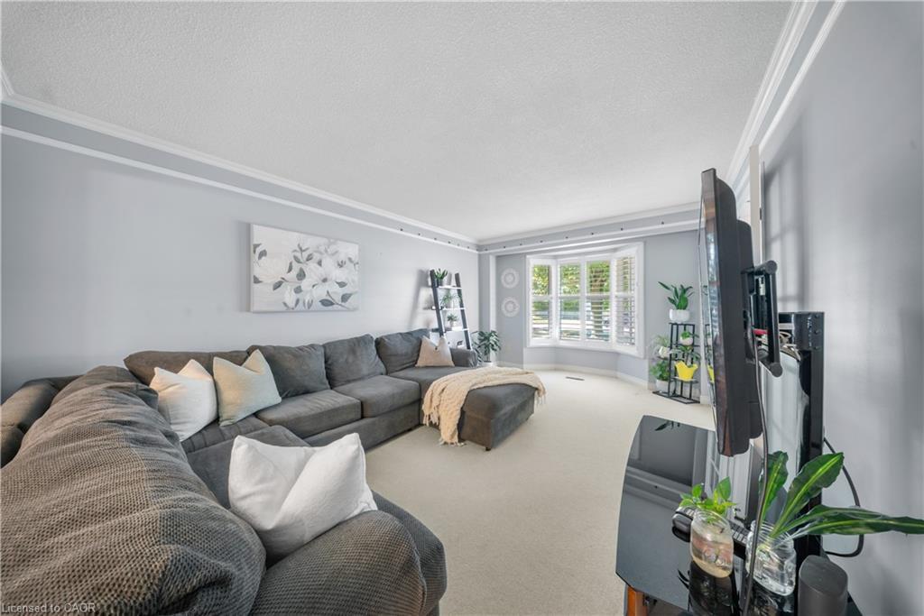 54 Pathfinder Crescent, Kitchener, ON - Indoor Photo Showing Living Room