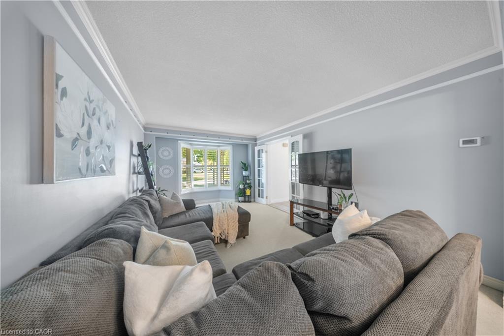 54 Pathfinder Crescent, Kitchener, ON - Indoor Photo Showing Living Room