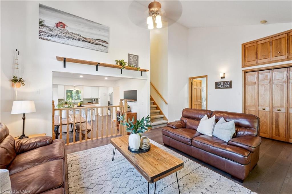 53 Hincks Street, New Hamburg, ON - Indoor Photo Showing Living Room