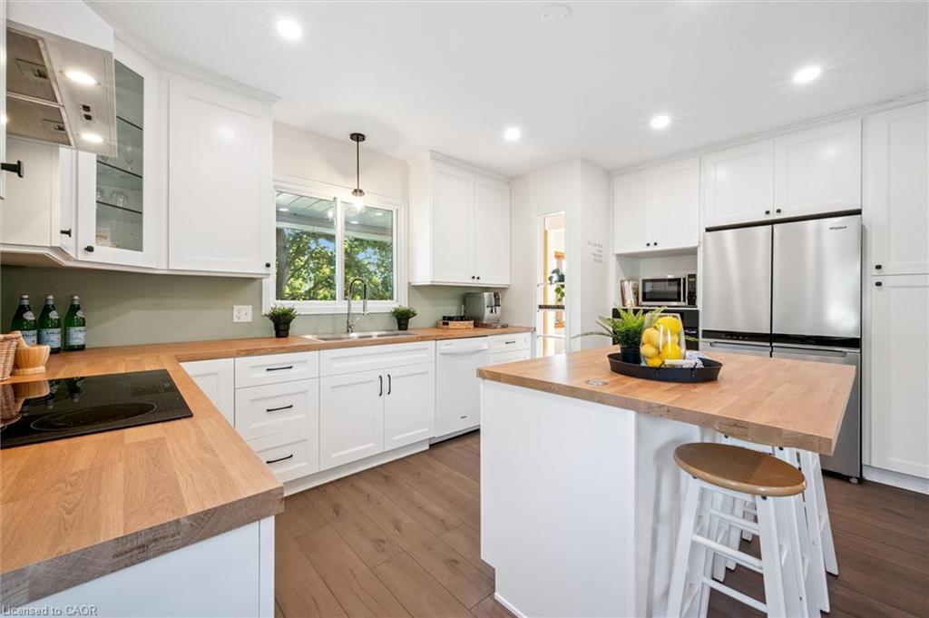 53 Hincks Street, New Hamburg, ON - Indoor Photo Showing Kitchen