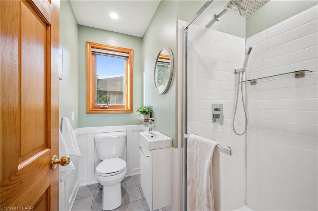 53 Hincks Street, New Hamburg, ON - Indoor Photo Showing Bathroom