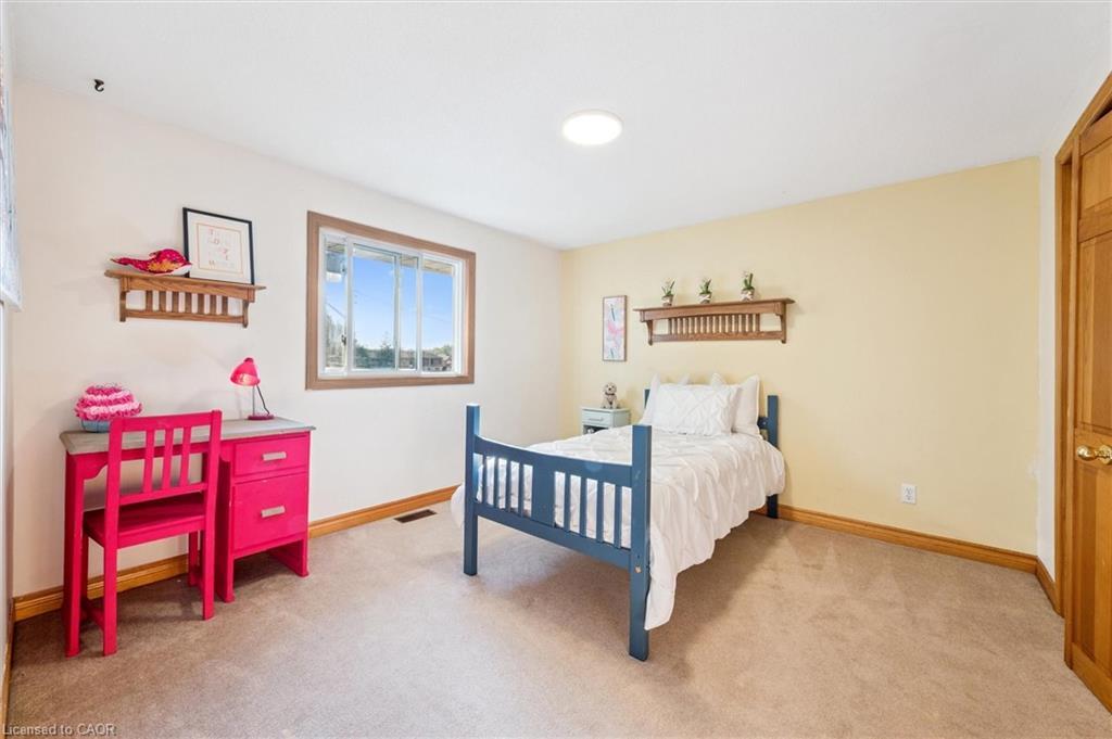 53 Hincks Street, New Hamburg, ON - Indoor Photo Showing Bedroom