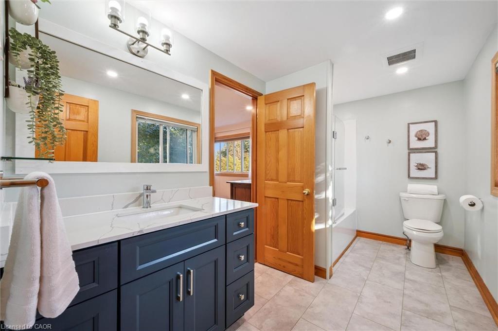 53 Hincks Street, New Hamburg, ON - Indoor Photo Showing Bathroom