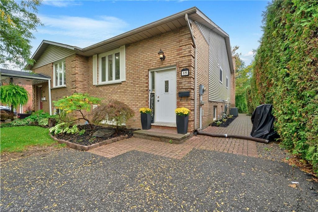 15 Heritage Court, St. Catharines, ON - Outdoor