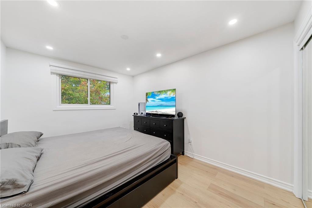 15 Heritage Court, St. Catharines, ON - Indoor Photo Showing Bedroom