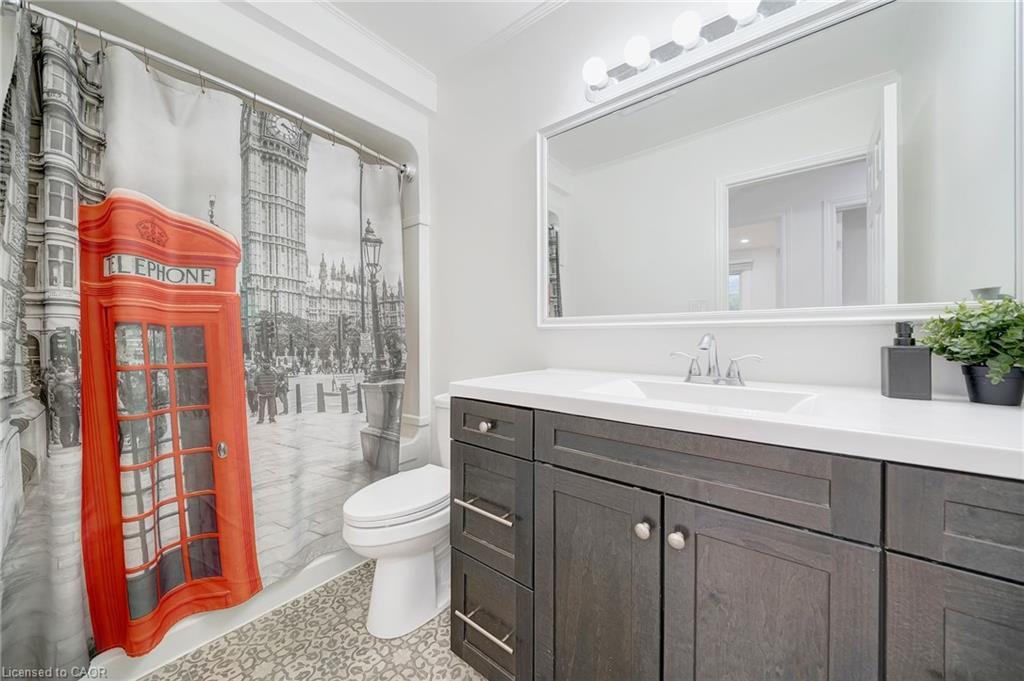 15 Heritage Court, St. Catharines, ON - Indoor Photo Showing Bathroom