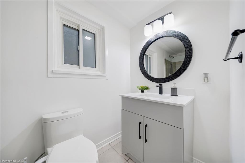 15 Heritage Court, St. Catharines, ON - Indoor Photo Showing Bathroom
