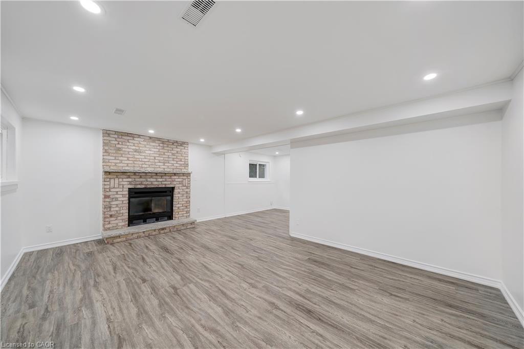 15 Heritage Court, St. Catharines, ON - Indoor Photo Showing Living Room With Fireplace