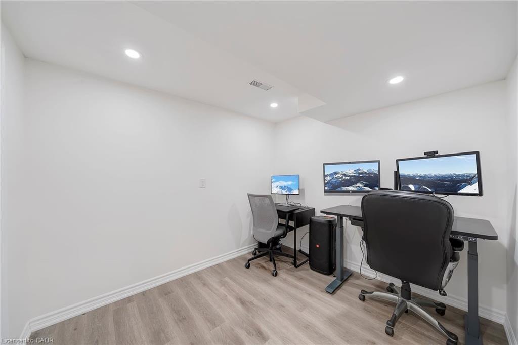 15 Heritage Court, St. Catharines, ON - Indoor Photo Showing Office