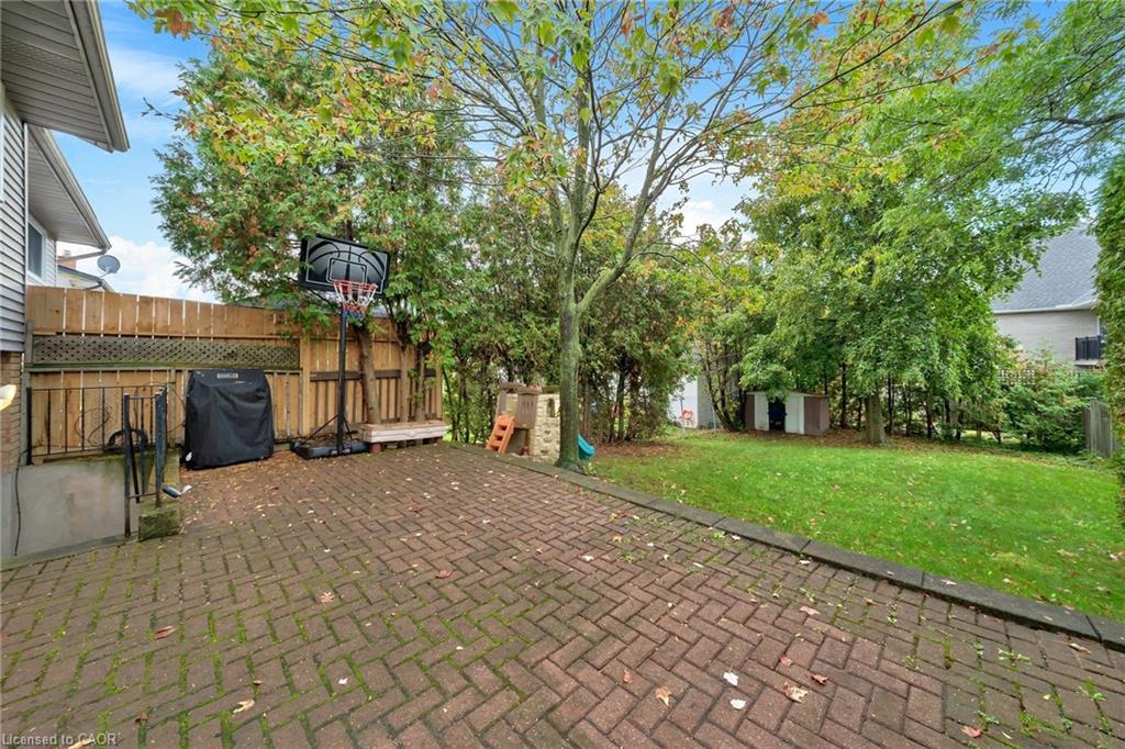 15 Heritage Court, St. Catharines, ON - Outdoor With Backyard