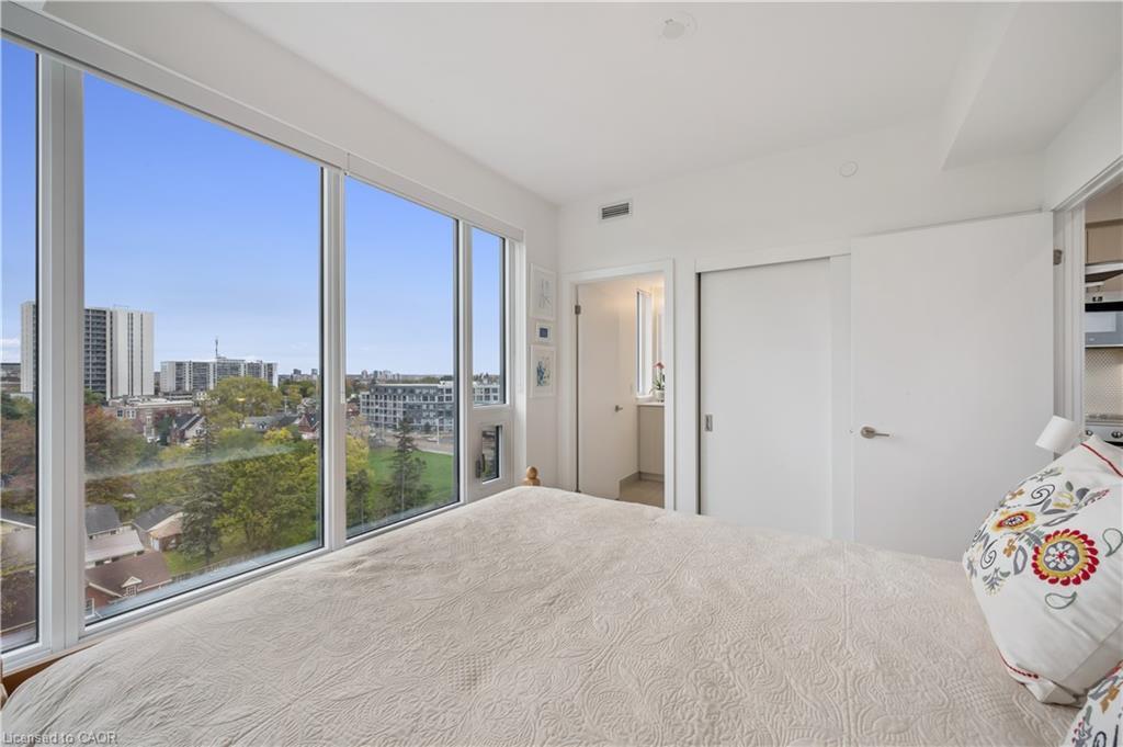 909-15 Wellington Street S, Kitchener, ON - Indoor Photo Showing Bedroom