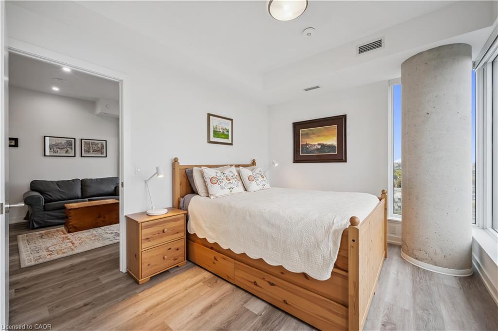 909-15 Wellington Street S, Kitchener, ON - Indoor Photo Showing Bedroom