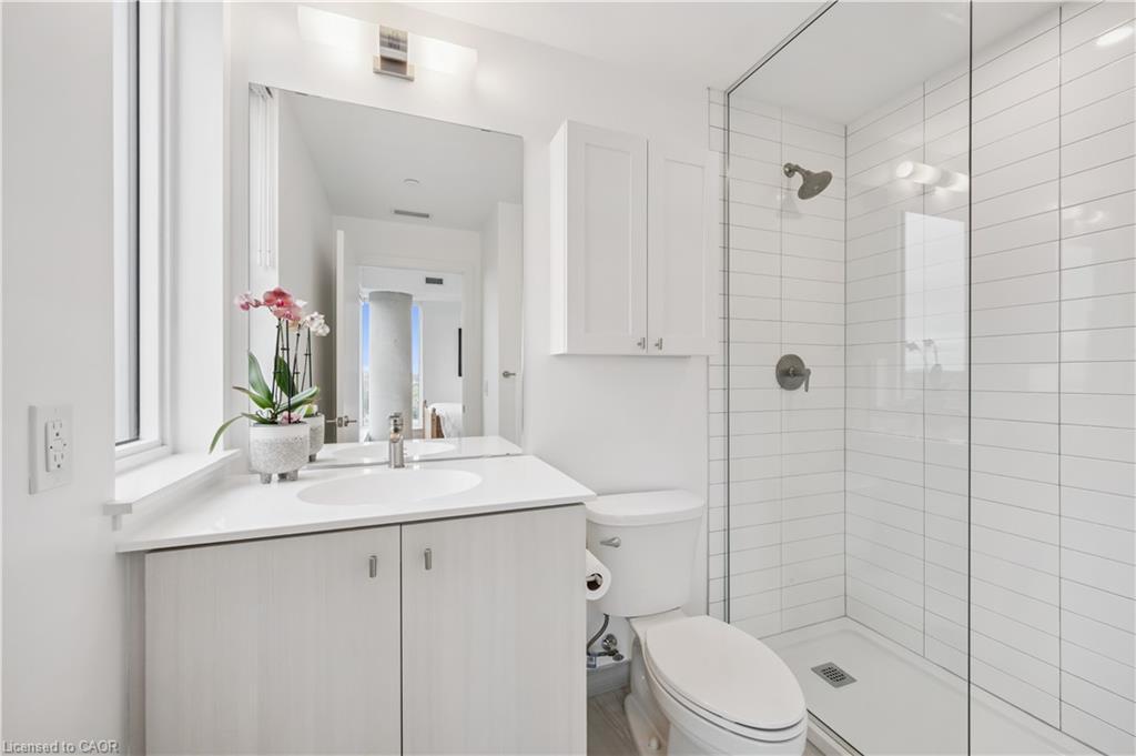 909-15 Wellington Street S, Kitchener, ON - Indoor Photo Showing Bathroom