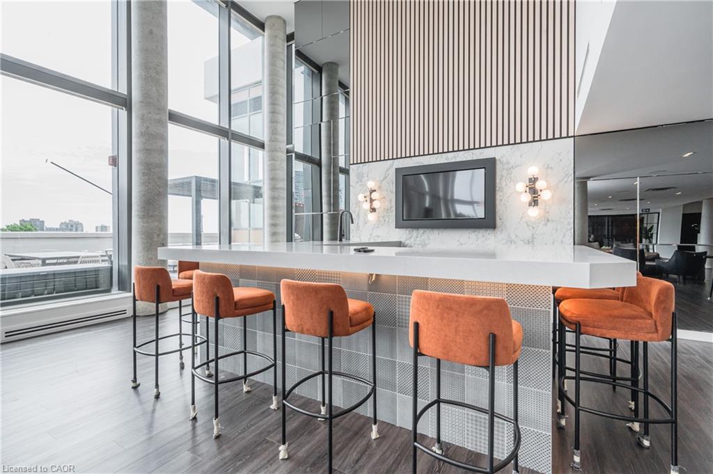 909-15 Wellington Street S, Kitchener, ON - Indoor