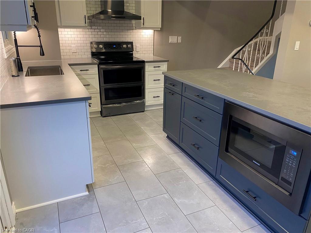34-187 Grulke Street, Kitchener, ON - Indoor Photo Showing Kitchen