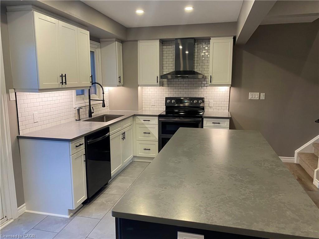 34-187 Grulke Street, Kitchener, ON - Indoor Photo Showing Kitchen