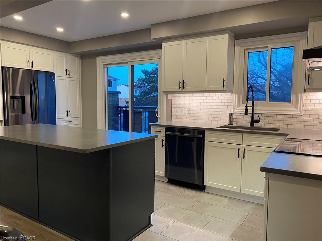 34-187 Grulke Street, Kitchener, ON - Indoor Photo Showing Kitchen