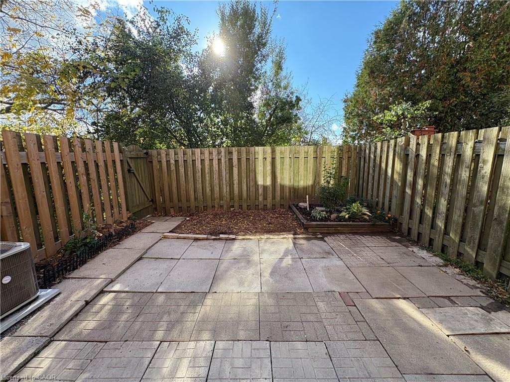 34-187 Grulke Street, Kitchener, ON - Outdoor