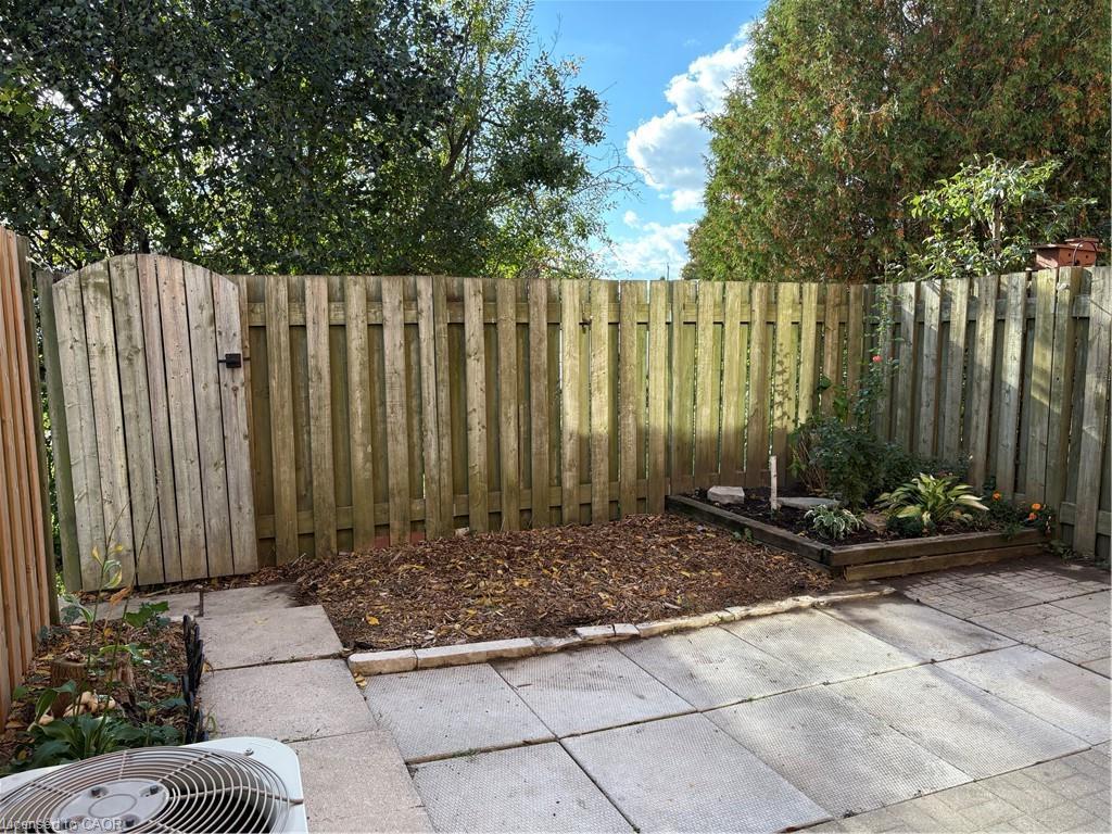 34-187 Grulke Street, Kitchener, ON - Outdoor